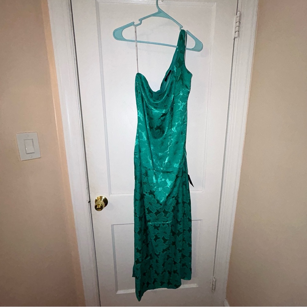 NWT Lulus Chasing Desire Teal Green Satin Jacquard One-Shoulder Maxi Dress - Picture 2 of 8